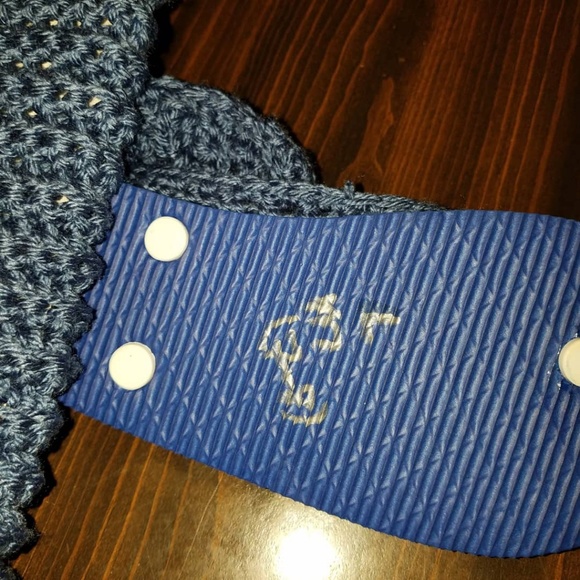 Hand crocheted mucklucs with flipflop bottoms - Picture 3 of 3